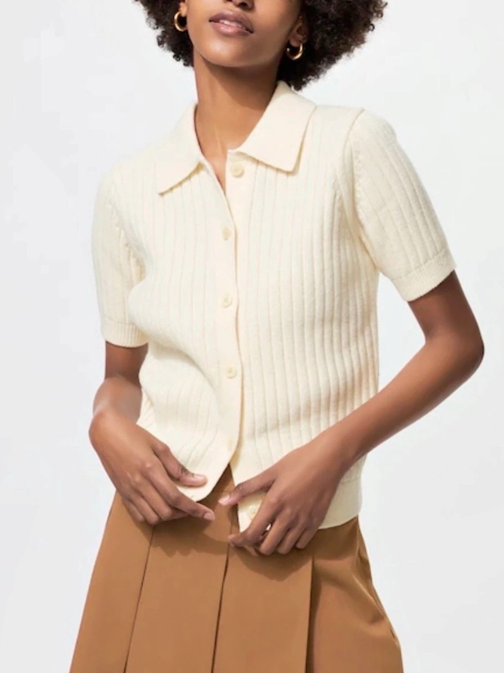 UNIQLO Ribbed Collared Button Front Top Size Medium Like New in Cream Beige